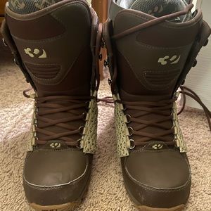 Mens snowboarding boots